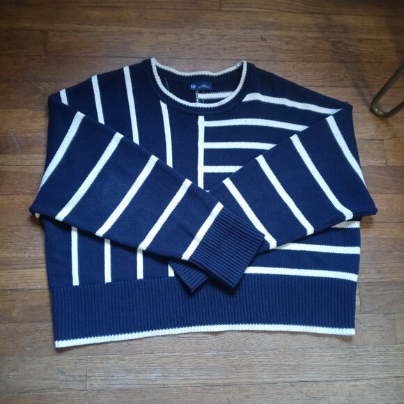 GAP oversized crewneck sweater in navy stripe (S) - Picture 6 of 13